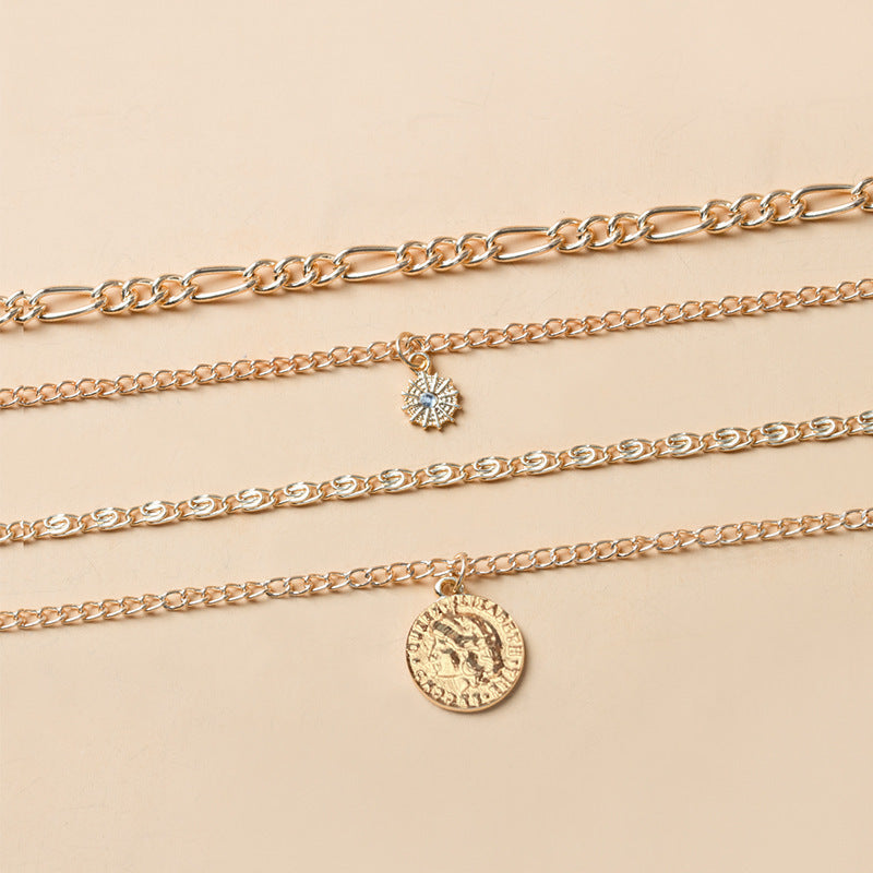 Goldenes Layering-Ketten-Set mit Anhänger