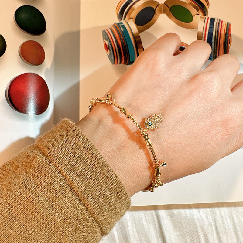 Glücksarmreifen im Gold-Look mit blauen Augen