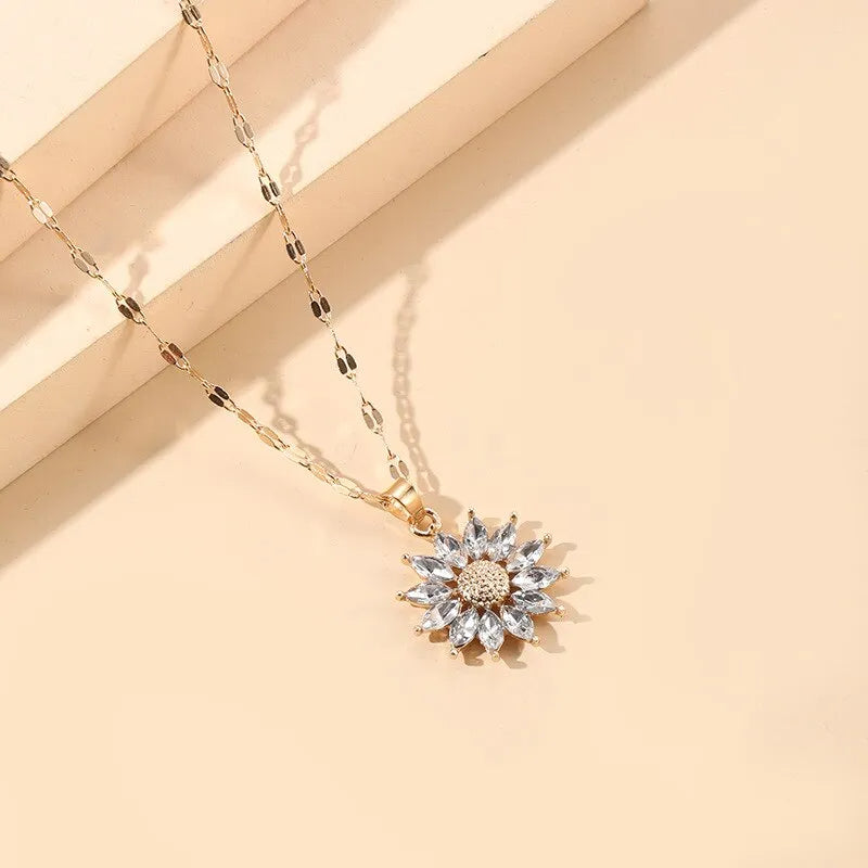 Exklusives Blumen-Collier in Silber