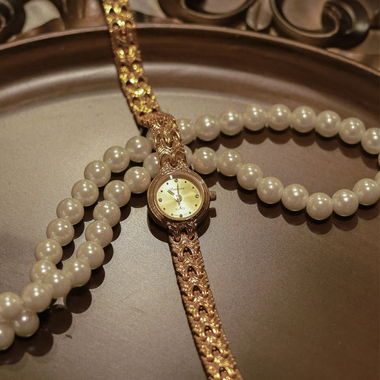 Armbanduhr mit geflochtenem Band