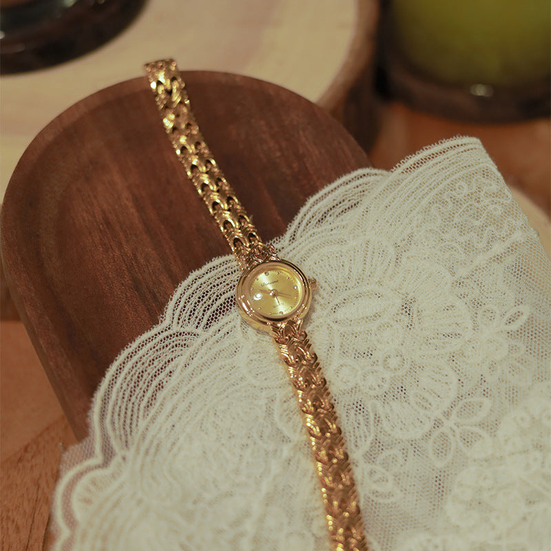 Armbanduhr mit geflochtenem Band