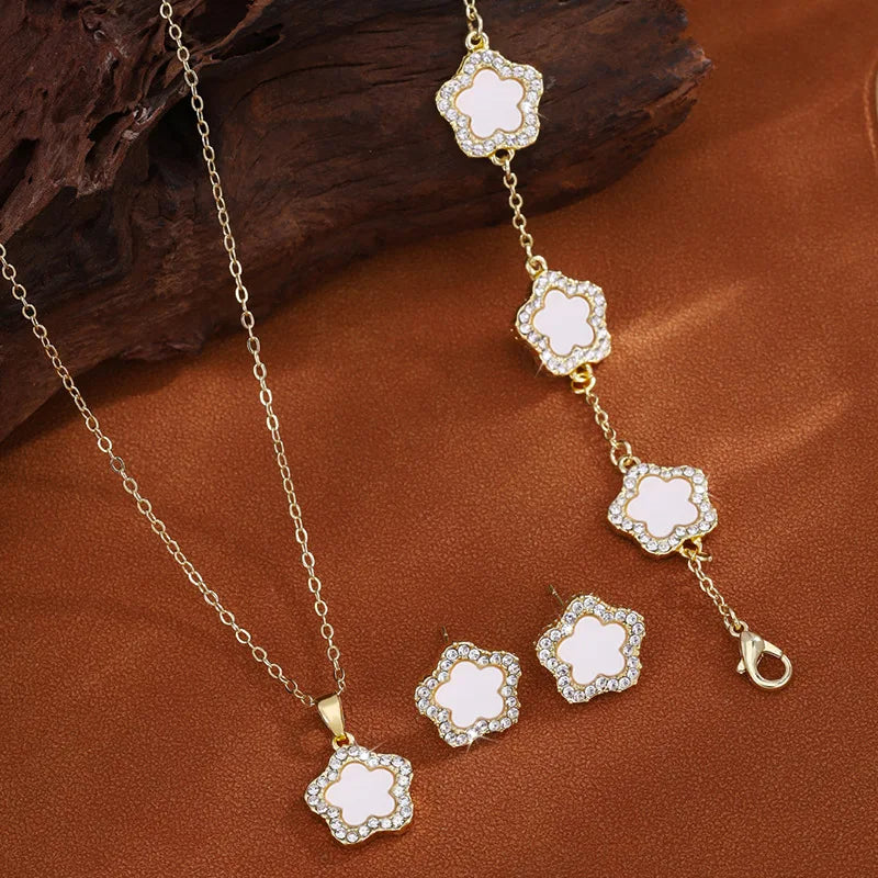 3-teiliges Schmuckset: Halskette, Armband & Ohrringe mit Fünf-Blatt-Blume in Weiß
