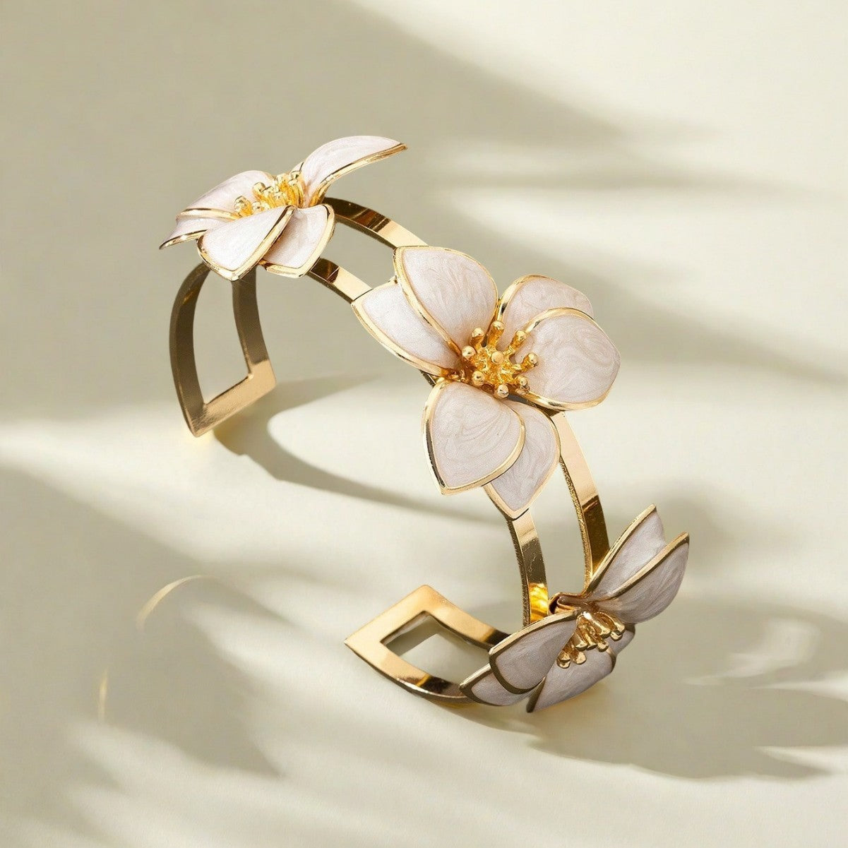 Einzigartiges Blüten-Armband weiß
