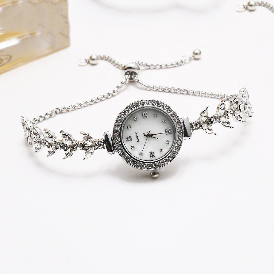 Armbanduhr mit Ausziehverschluss in Silber