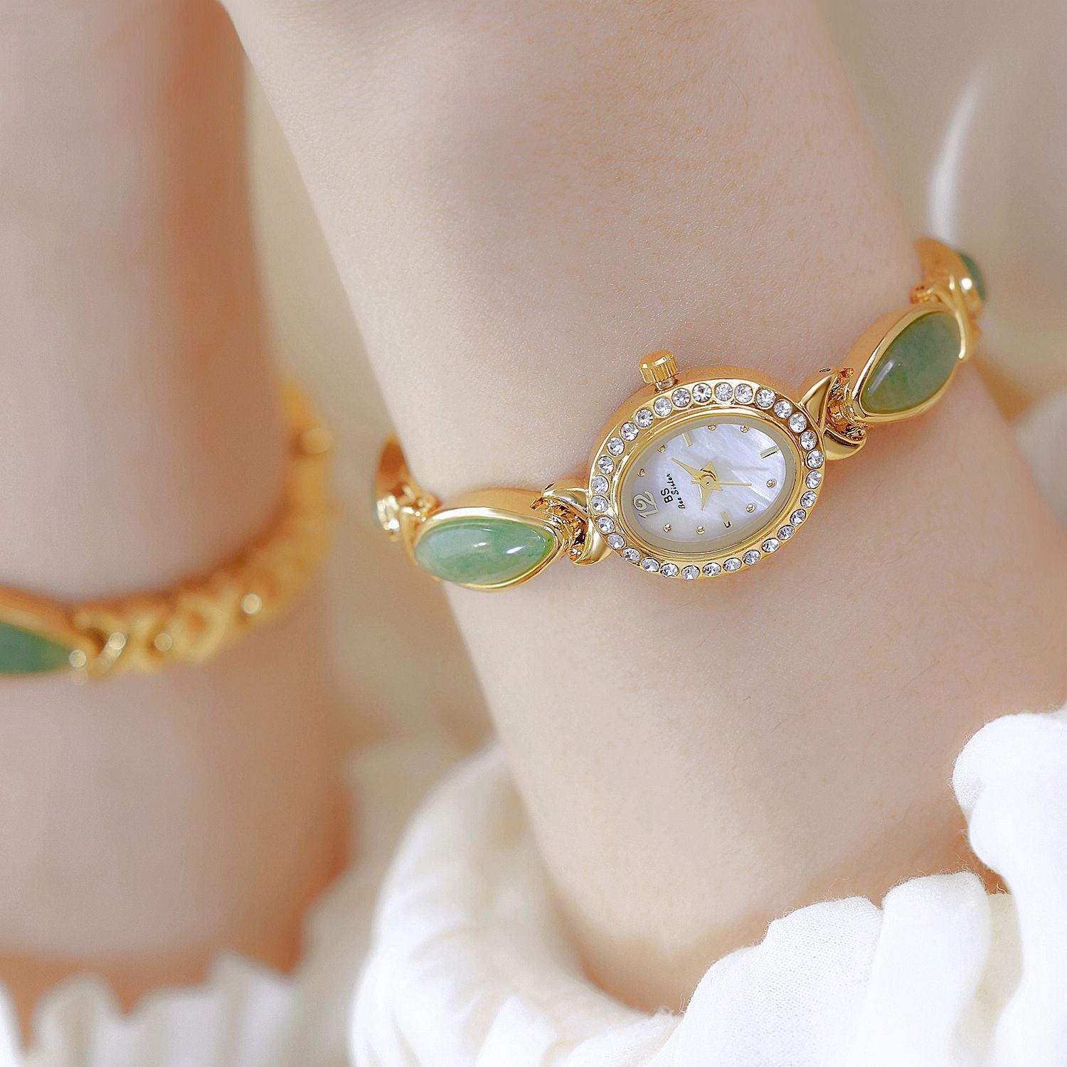 Armbanduhr: Dongling-Stein trifft Hetian-Jade getragen am Arm