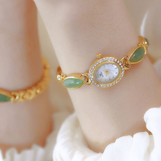 Armbanduhr: Dongling-Stein trifft Hetian-Jade getragen am Arm
