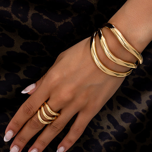 Ring & Armband gold am Arm