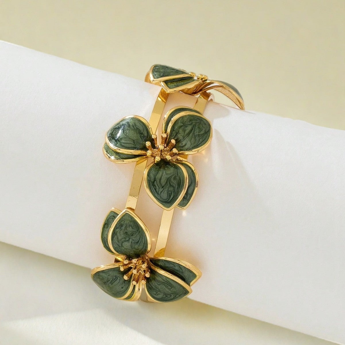 Einzigartiges Blüten-Armband grün